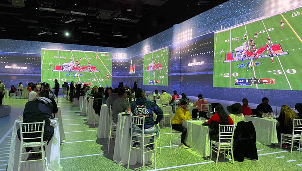 Illuminarium Las Vegas organizuje imprezę z okazji Super Bowl dla fanów w każdym wieku.