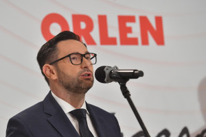 Staliśmy się właśnie jedną z trzech największych sieci paliwowych w Austrii - podkreśla Daniel Obajtek, prezes Orlenu