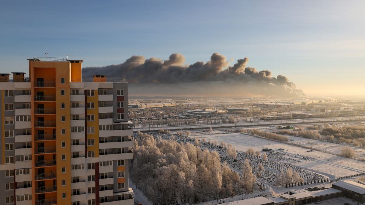 Nad płonącym magazynem w Rosji unosi się gęsty dym