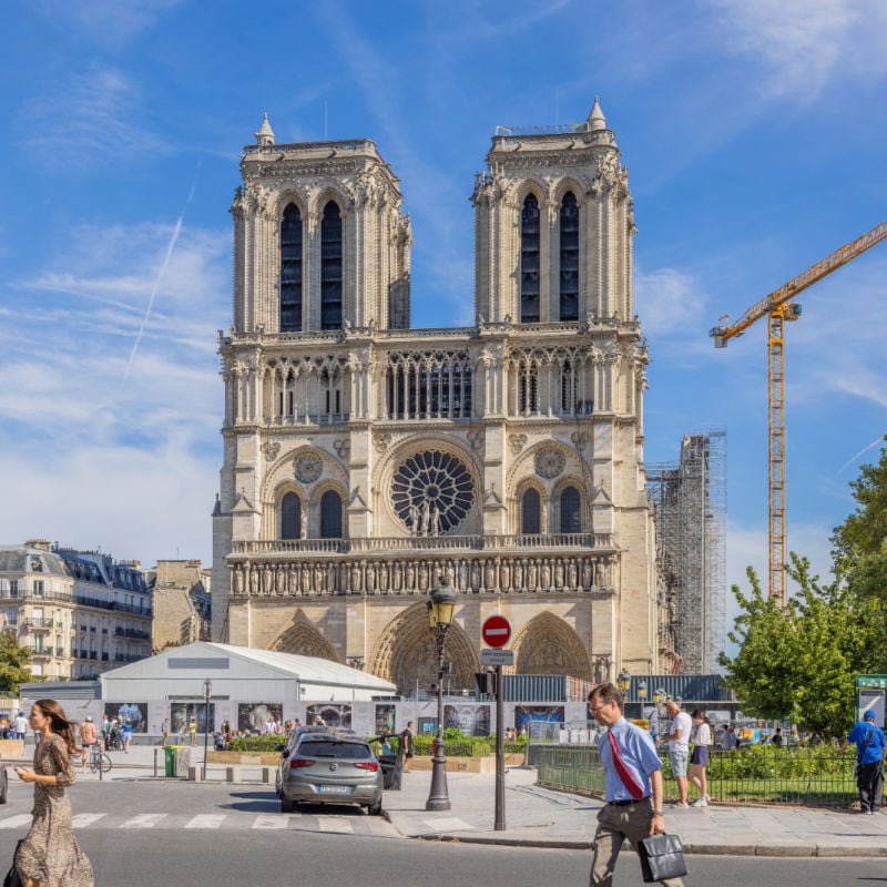 częściowo zrekonstruowana Notre Dame, wrzesień 2023