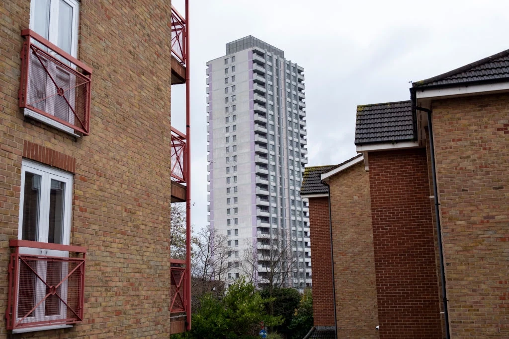 Wieżowiec mieszkalny we wschodnim Londynie. Mieszkania zajmują lokatorowie komunalni