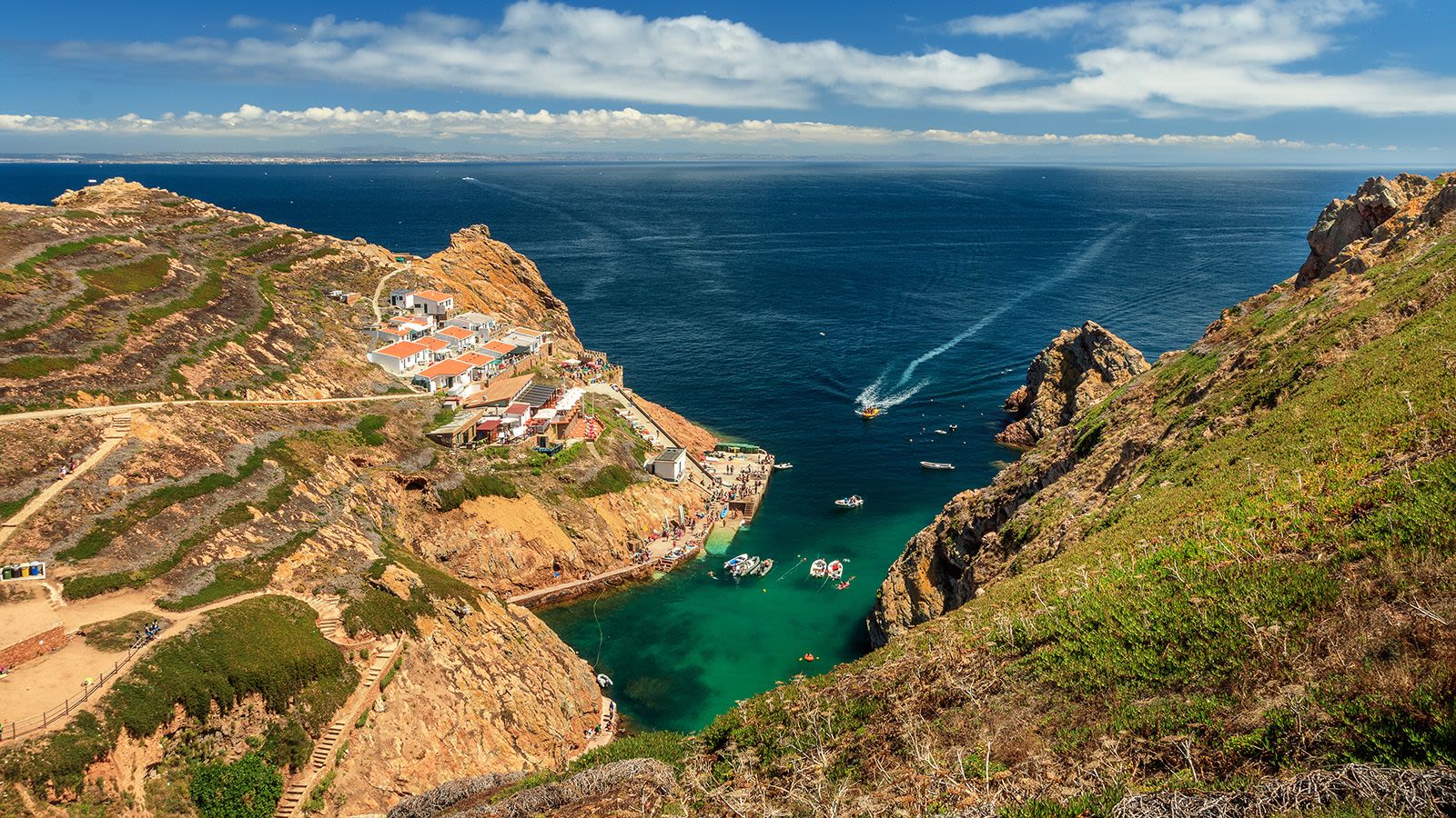 Archipelag Berlengas, położony około sześciu mil od wybrzeża od Peniche, jest doskonałym miejscem do nurkowania.