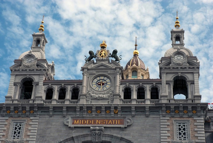 Dworzec Centralny w Antwerpii w Belgii nazywa się "katedrą kolejową" /East News /East News
