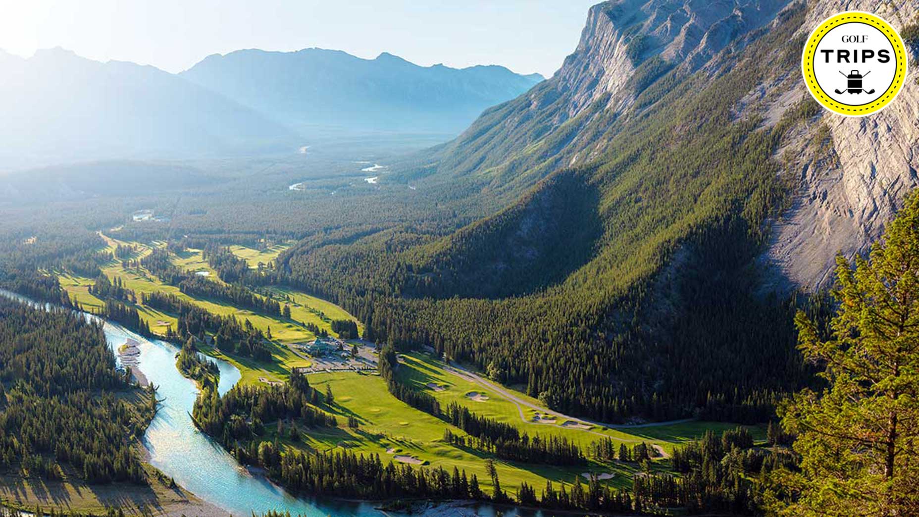 Widok na pole golfowe Fairmont Banff Springs w Albercie.