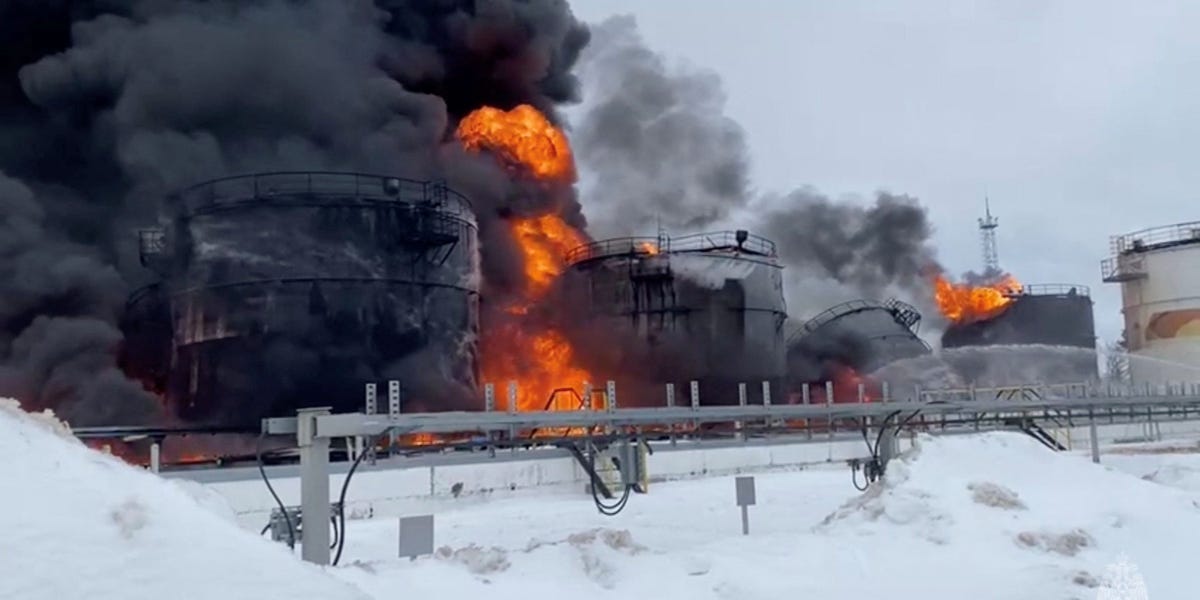 Ukraińskie ataki na rosyjskie rafinerie ropy naftowej mogą udowodnić, że administracja Bidena myliła się