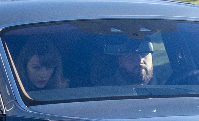 Travis Kelce i Taylor Swift wybierają się na noworoczną przejażdżkę następnego ranka po namiętnym pocałunku na wystawnej imprezie, podczas gdy para udaje się do innego domu gwiazdy Chiefs w Kansas City