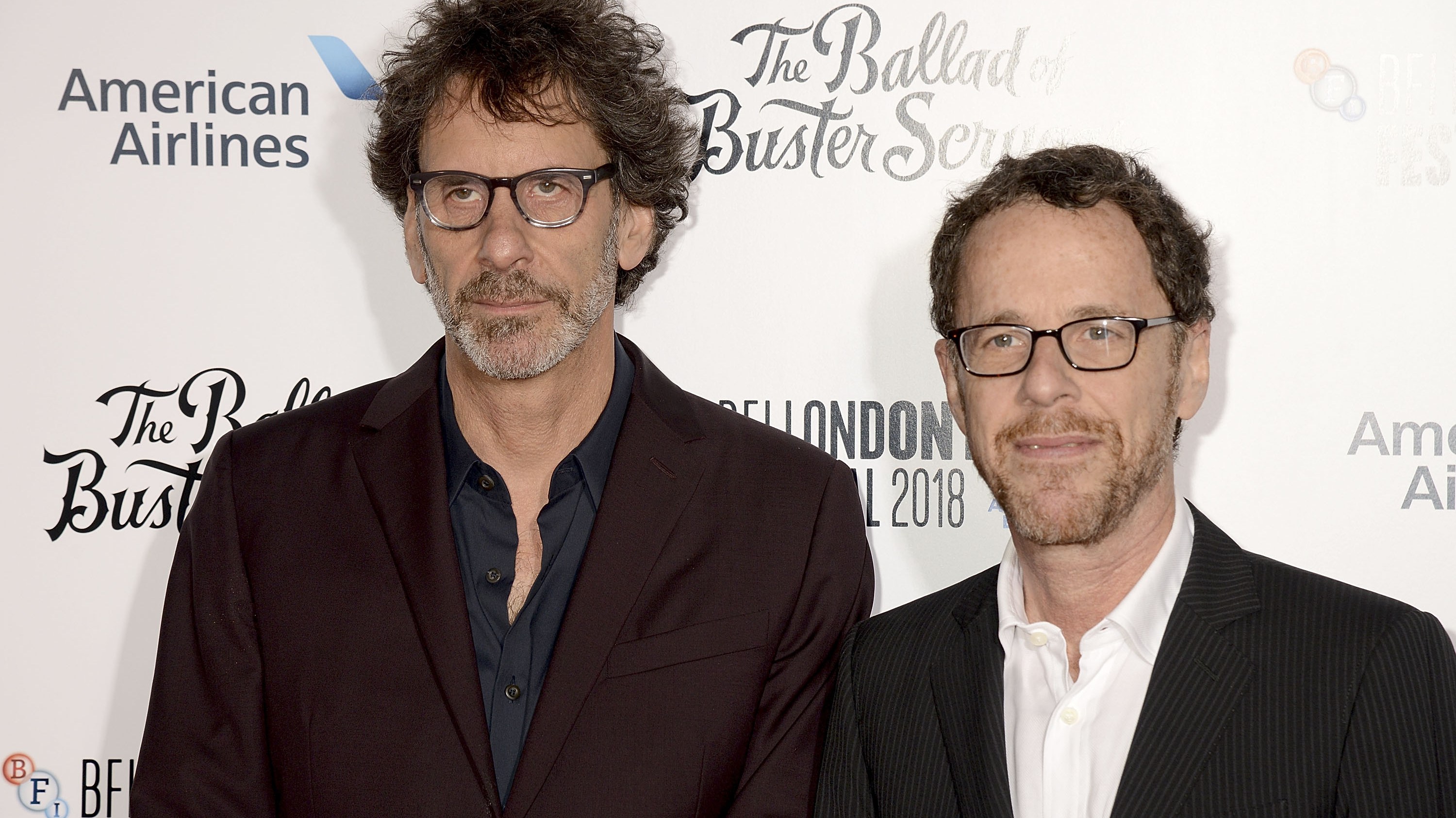Ethan Coen i Joel Coen na brytyjskiej premierze filmu "Ballada o Busterze Scruggsie" w 2018 r