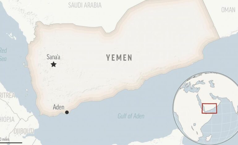Helikoptery Marynarki Wojennej Stanów Zjednoczonych ostrzeliwują rebeliantów Houthi w Jemenie, zabijając kilku osób w ostatnim ataku statków na Morzu Czerwonym