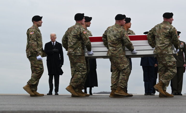 Biden składa hołd trzem amerykańskim żołnierzom poległym w Jordanii
