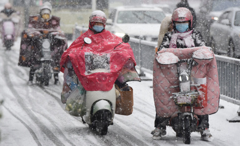 Śnieg i deszcz zakłócają gorączkę podróżniczą w Chinach w ramach Księżycowego Nowego Roku