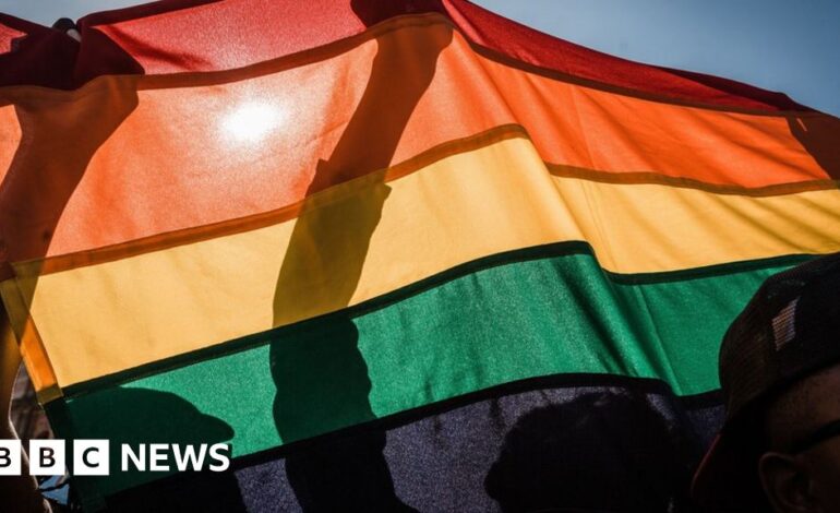 Ghana przyjęła ustawę zakazującą identyfikowania się jako LGBTQ+