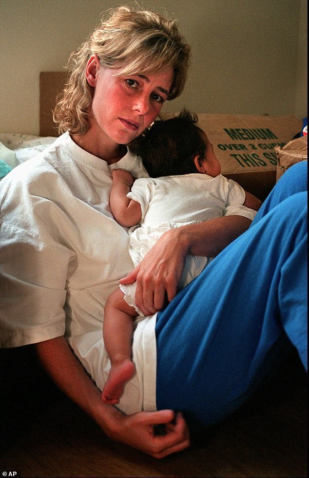 Letourneau przebywała w więzieniu, kiedy urodziła Audrey, pierwszą z jej córek z Vili