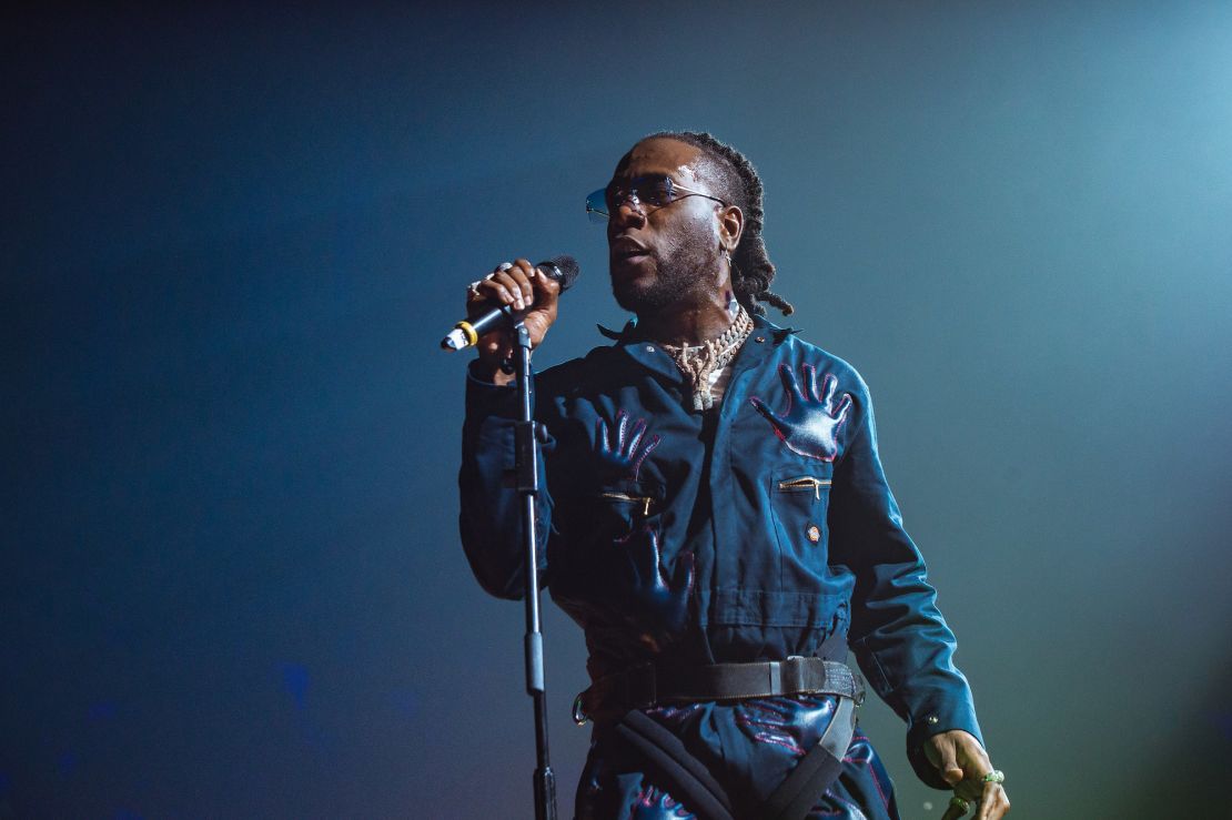 LONDYN, ANGLIA - 03 LISTOPADA: Burna Boy występuje w SSE Arena Wembley 3 listopada 2019 r. w Londynie, Anglia.  (Zdjęcie: Joseph Okpako/WireImage)