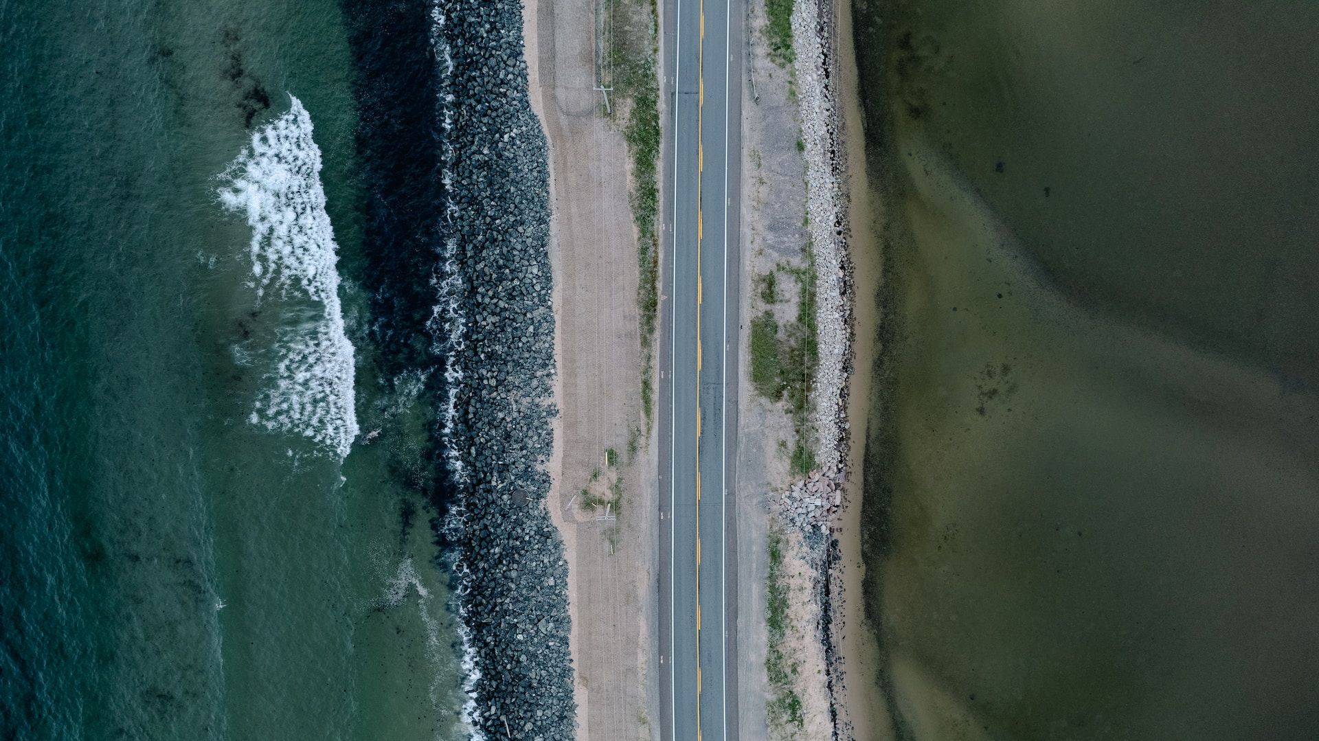 Droga wzdłuż nabrzeża w Îles de la Madeleine, Les Îles-de-la-Madeleine, Kanada