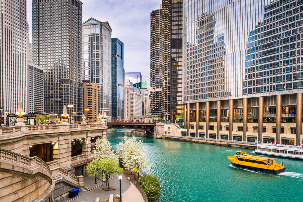 Chicago, Illinois, USA rejs wycieczkowy i panoramę rzeki.