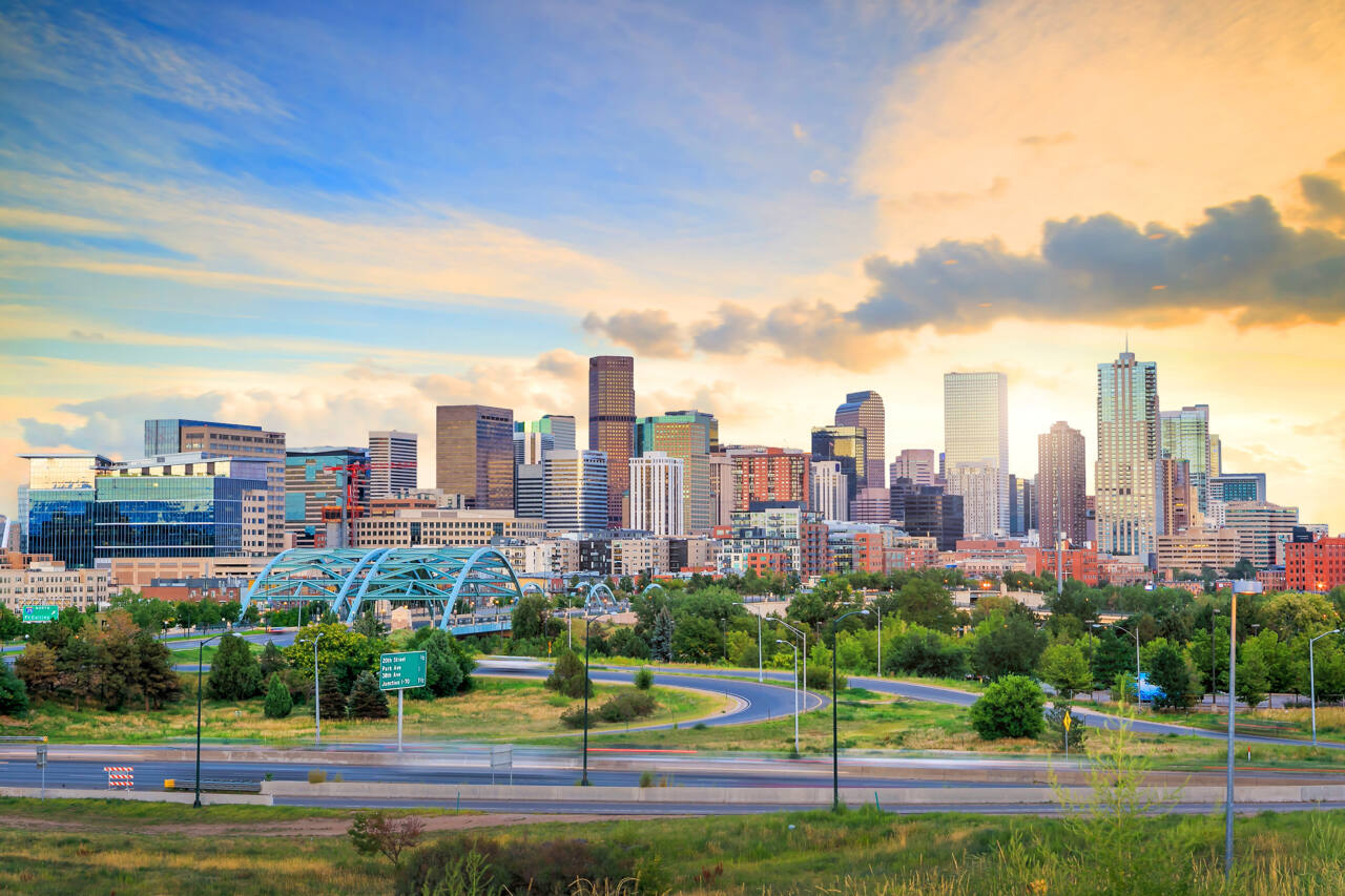 Panorama panoramy Denver z długim czasem ekspozycji o zmierzchu.