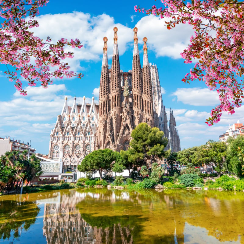 Katedra Sagrada Familia wiosną