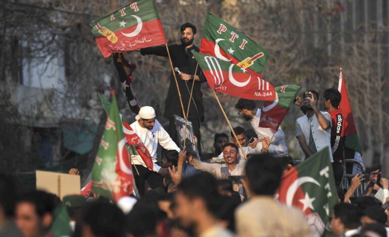 Młodzież pakistańska wspierała Imrana Khana, wywracając do góry nogami tradycyjną politykę