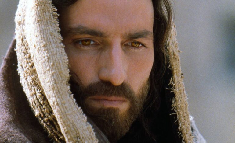10 filmów o życiu Jezusa, które warto obejrzeć w tę Wielkanoc — przewodnik filmowy