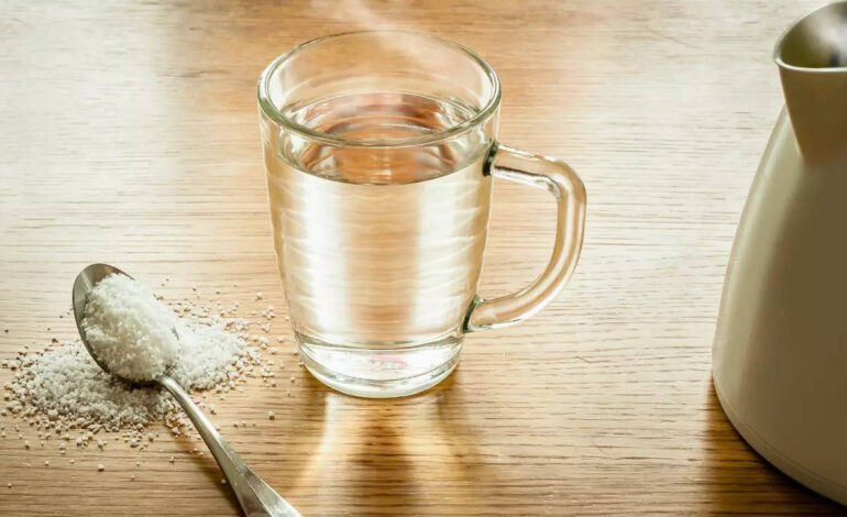 Czy picie słonej wody rano może wyeliminować zatrzymywanie wody?  Oto, co mówią eksperci