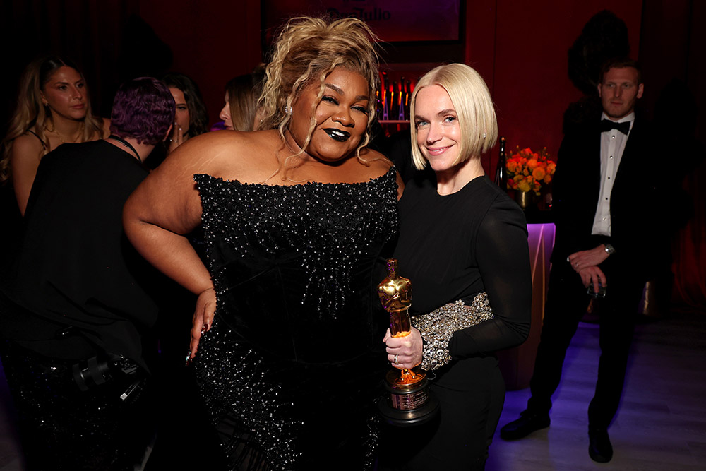 Da'Vine Joy Randolph (z lewej) uczestniczy w imprezie Oscarowej Vanity Fair 2024, której gospodarzem jest Radhika Jones w Wallis Annenberg Center for the Performing Arts, 10 marca 2024 r. w Beverly Hills w Kalifornii.