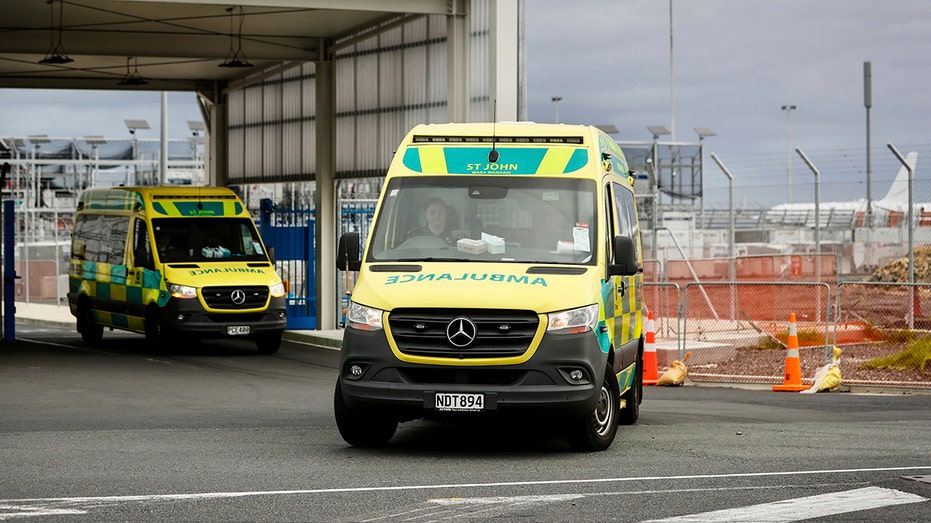 Ambulanse opuszczają lotnisko w Auckland