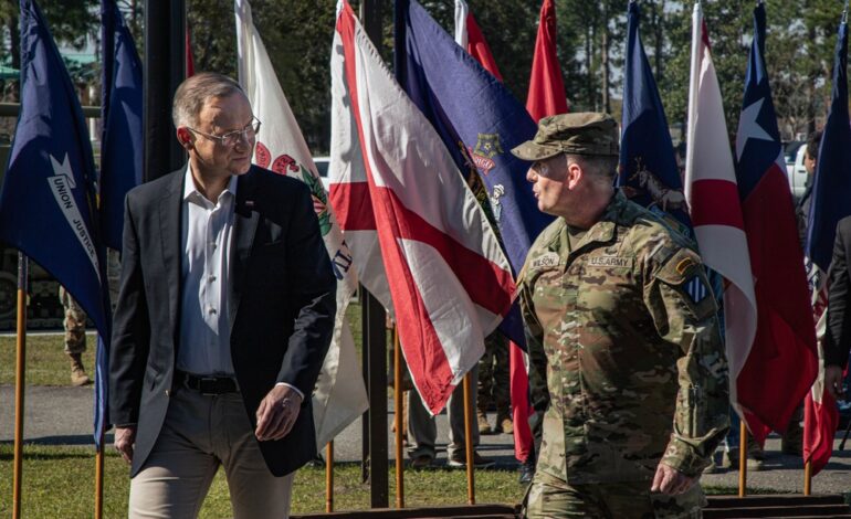 DVIDS – Aktualności – Polska wzmacnia przyjaźń z Division podczas historycznej wizyty w Fort Stewart