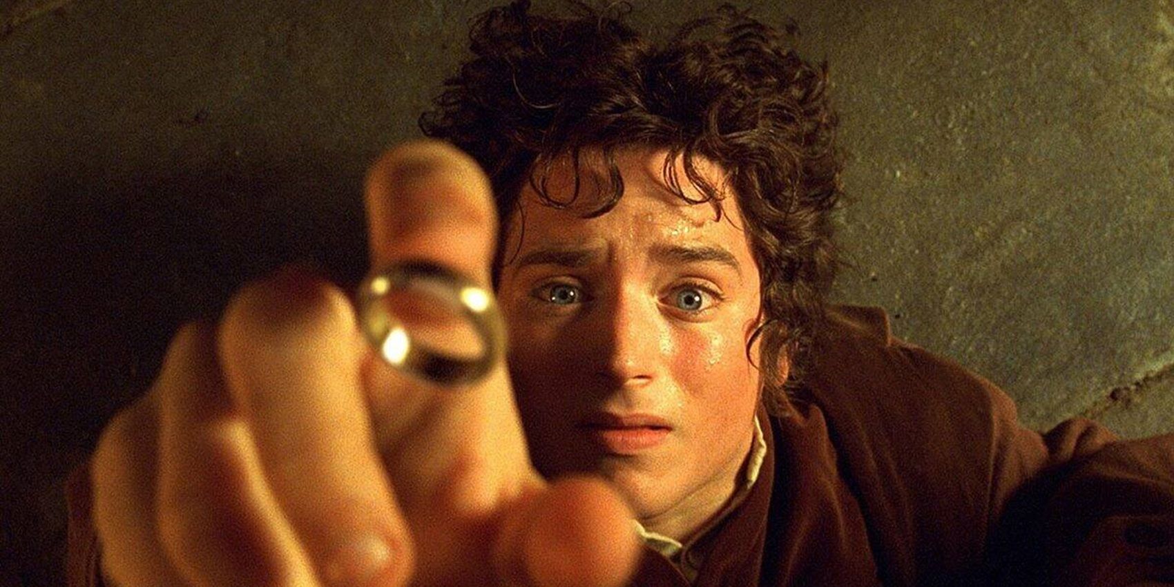 Frodo łapie Jedyny Pierścień we Władcy Pierścieni Drużyna Pierścienia
