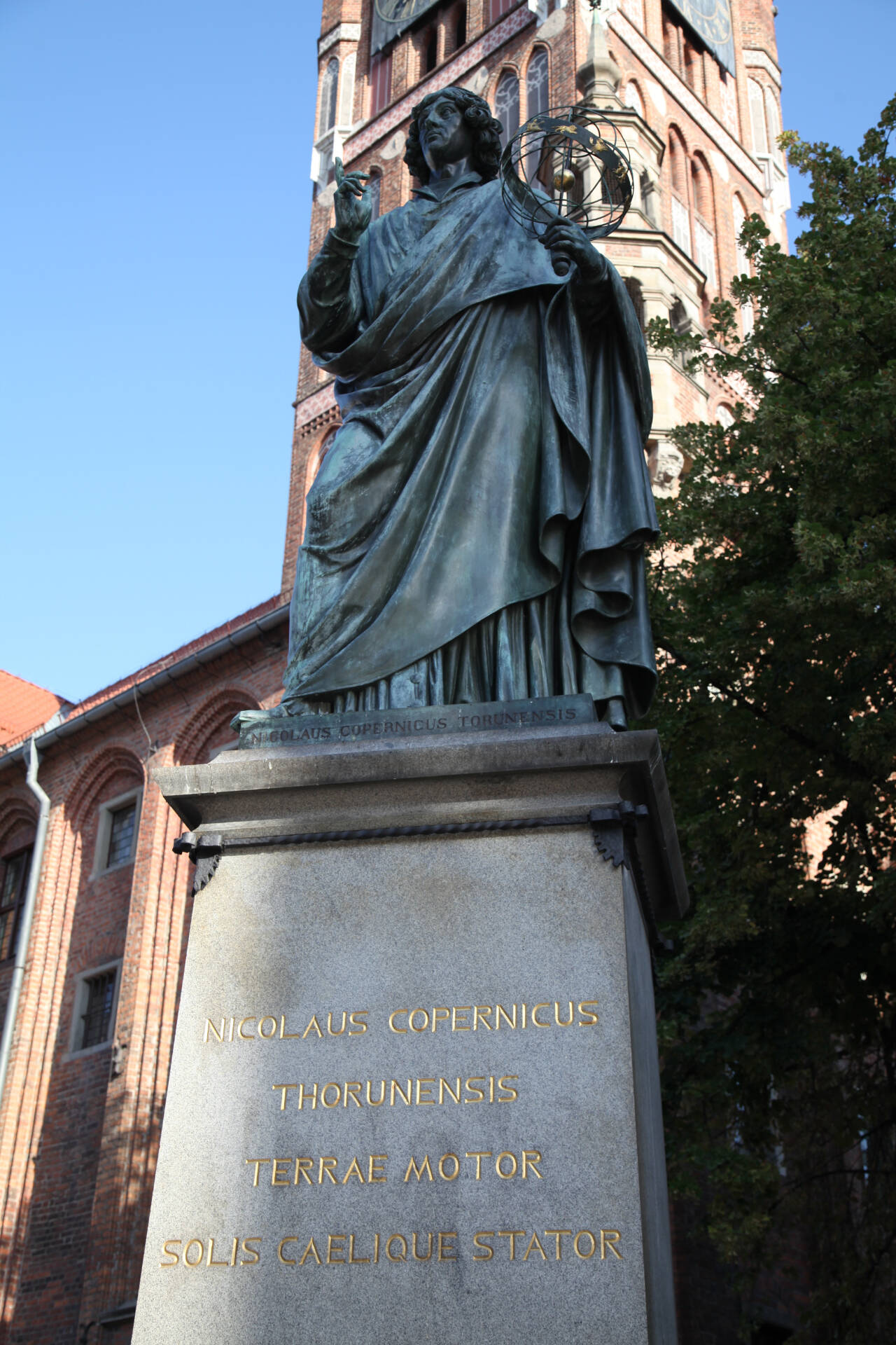 Zdjęcie dzięki uprzejmości Arvo i Christiane Johnson / Pomnik Mikołaja Kopernika w Toruniu.