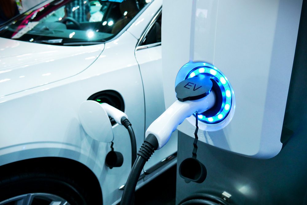 Nowe badania podkreślają różnice między oczekiwaniami konsumentów w segmencie pojazdów elektrycznych a tym, co faktycznie oferuje rynek.