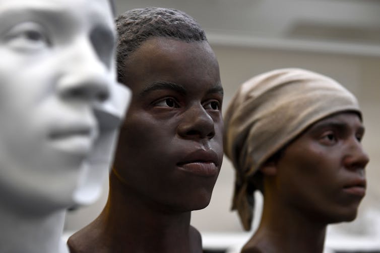 Modele 3D zniewolonych Afroamerykanów: jeden to nastoletni chłopak, drugi kobieta po trzydziestce