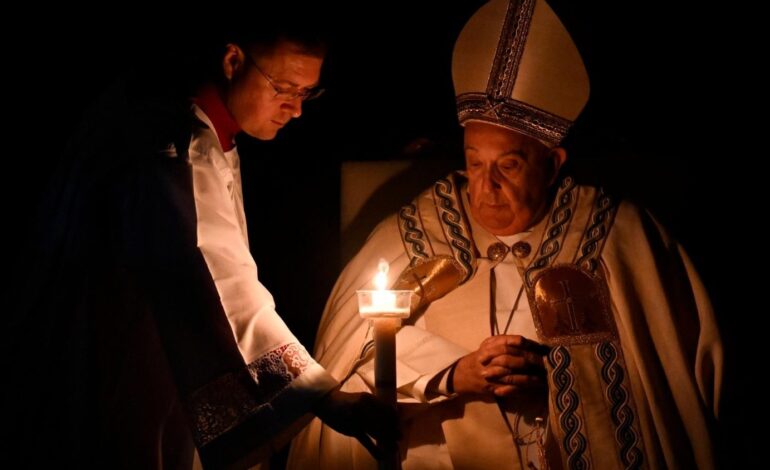 Papież podczas Wigilii Paschalnej: „Z Jezusem żaden grób nie przyćmi radości życia”