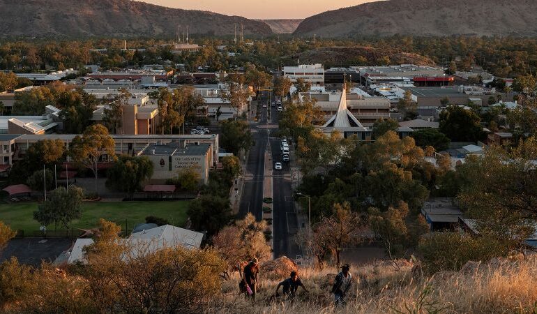 Alice Springs, Australia: Miasto wprowadziło godzinę policyjną dla swoich dzieci w związku z problemem przestępczości wśród młodzieży
