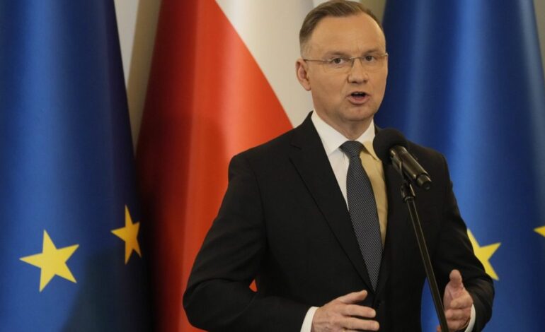 Prezydent Polski wzywa sojuszników z NATO do zwiększenia wydatków na obronę przeciwko rosyjskiej gospodarce „w trybie wojennym”.