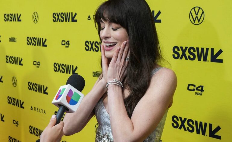 Dlaczego Anne Hathaway płakała podczas premiery „The Idea of ​​You” na SXSW?