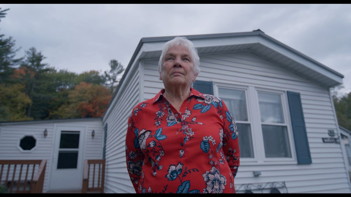 „Just Getting By” Bess O’Brien opisuje kryzys żywnościowy i mieszkaniowy w Vermont