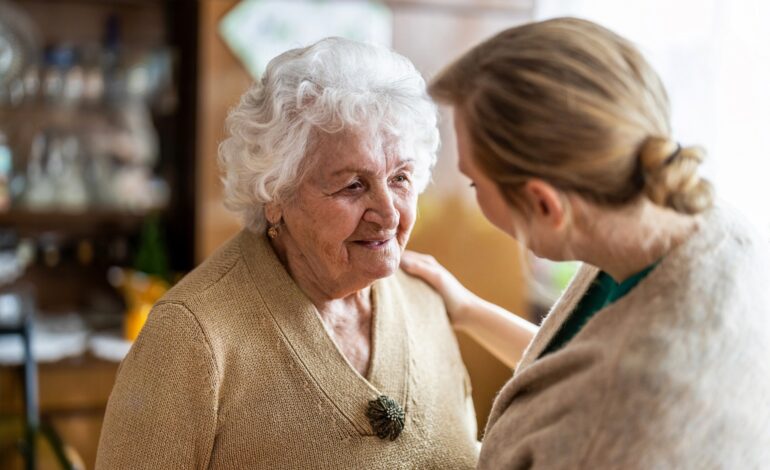 Australijskie badanie wykazało, że delirium wiąże się z potrójnym ryzykiem demencji u osób starszych