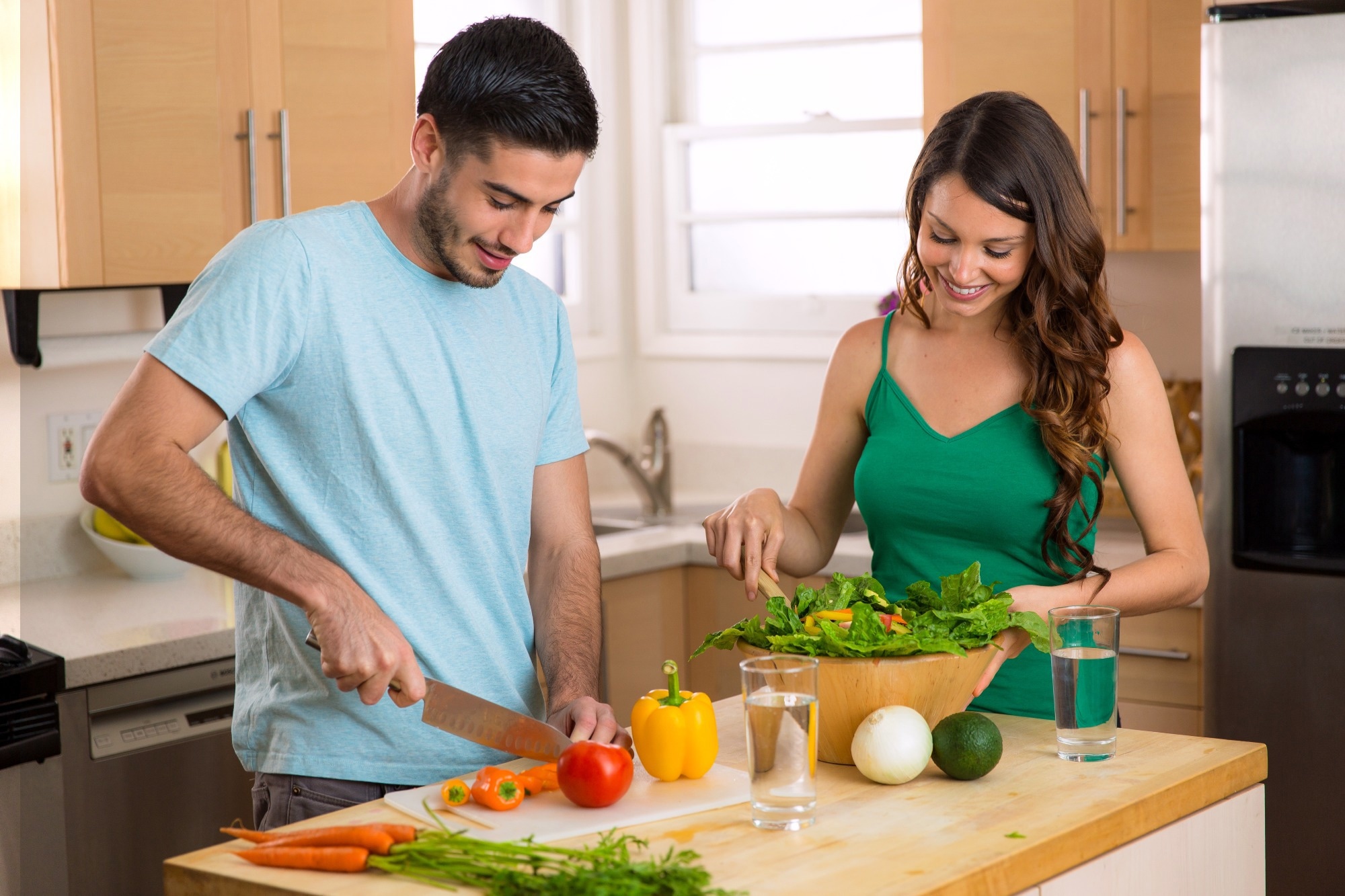 Badanie: Zdrowe zachowania żywieniowe par przyczyniają się do mniejszego przyrostu masy ciała w czasie ciąży.  Źródło zdjęcia: El Nariz / Shutterstock