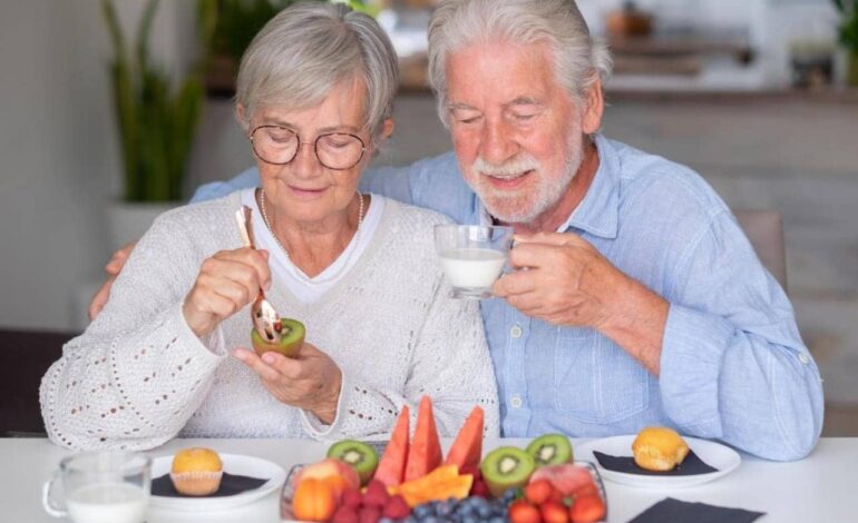 Zdrowa dieta związana z wolniejszym starzeniem się i niższym ryzykiem demencji