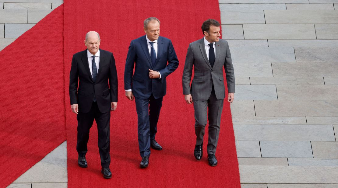 Kanclerz Niemiec Olaf Scholz, premier Polski Donald Tusk i prezydent Francji Emmanuel Macron w Berlinie, Niemcy, 15 marca 2024 r.