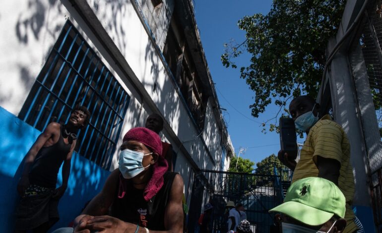 Haiti ogłasza stan wyjątkowy po tym, jak gangi doprowadził do masowej ucieczki z więzienia