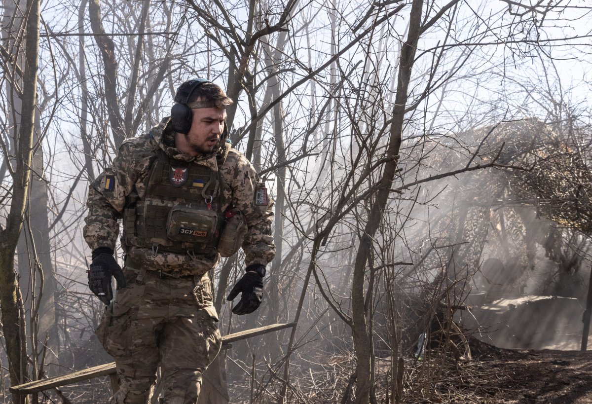 Ukraiński żołnierz pod Bachmutem