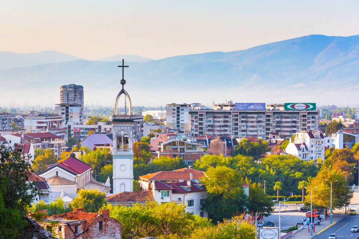 Płowdiw, Bułgaria widok z lotu ptaka na miasto z górami w tle