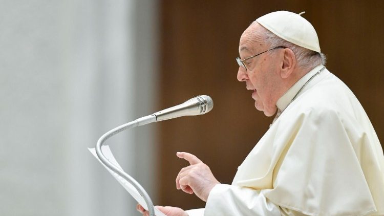 Papież Franciszek przemawia do wiernych zgromadzonych na audiencji generalnej (27 marca)