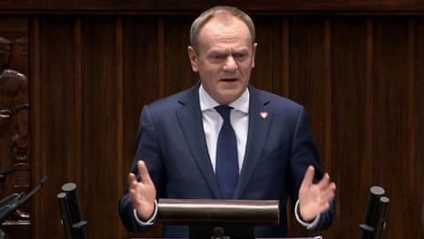 Donald Tusk wypowiada się przeciwko ksenofobii w polskim parlamencie – wideo