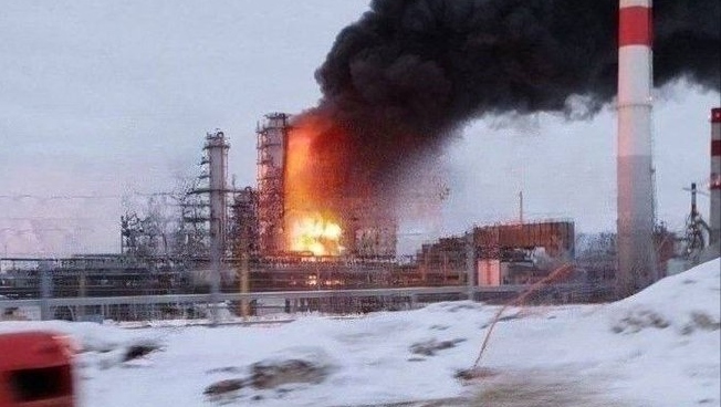 Ukraina w poważnym ataku nokautuje rosyjską rafinerię – Euractiv