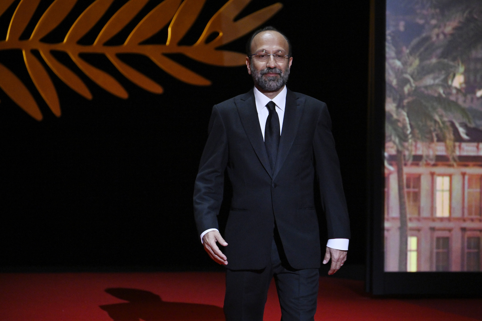 CANNES, FRANCJA – 28 MAJA: Członek jury Asghar Farhadi uczestniczy w ceremonii zamknięcia 75. corocznego festiwalu filmowego w Cannes w Palais des Festivals 28 maja 2022 r. w Cannes we Francji.  (Zdjęcie: Gareth Cattermole/Getty Images)