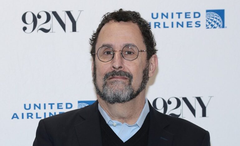 Tony Kushner popiera przemówienie Jonathana Glazera podczas ceremonii wręczenia Oscarów