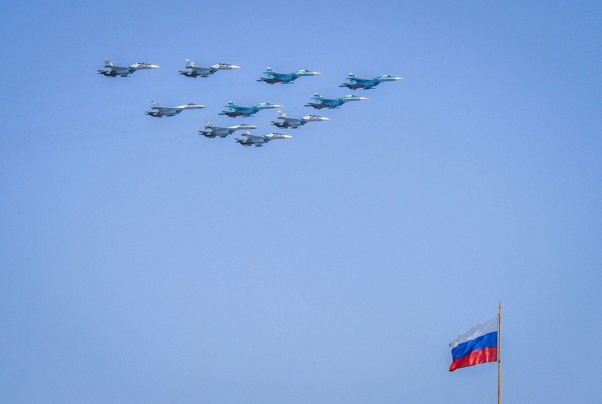 Rosyjskie myśliwce Suchoj Su-35 i Su-34