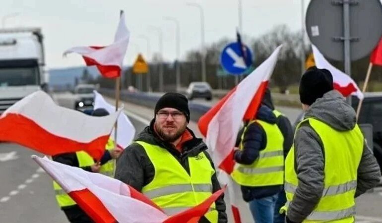 Polscy rolnicy protestują przeciwko Zielonemu Ładowi UE, blokują granicę z Niemcami, żądają zakazu importu